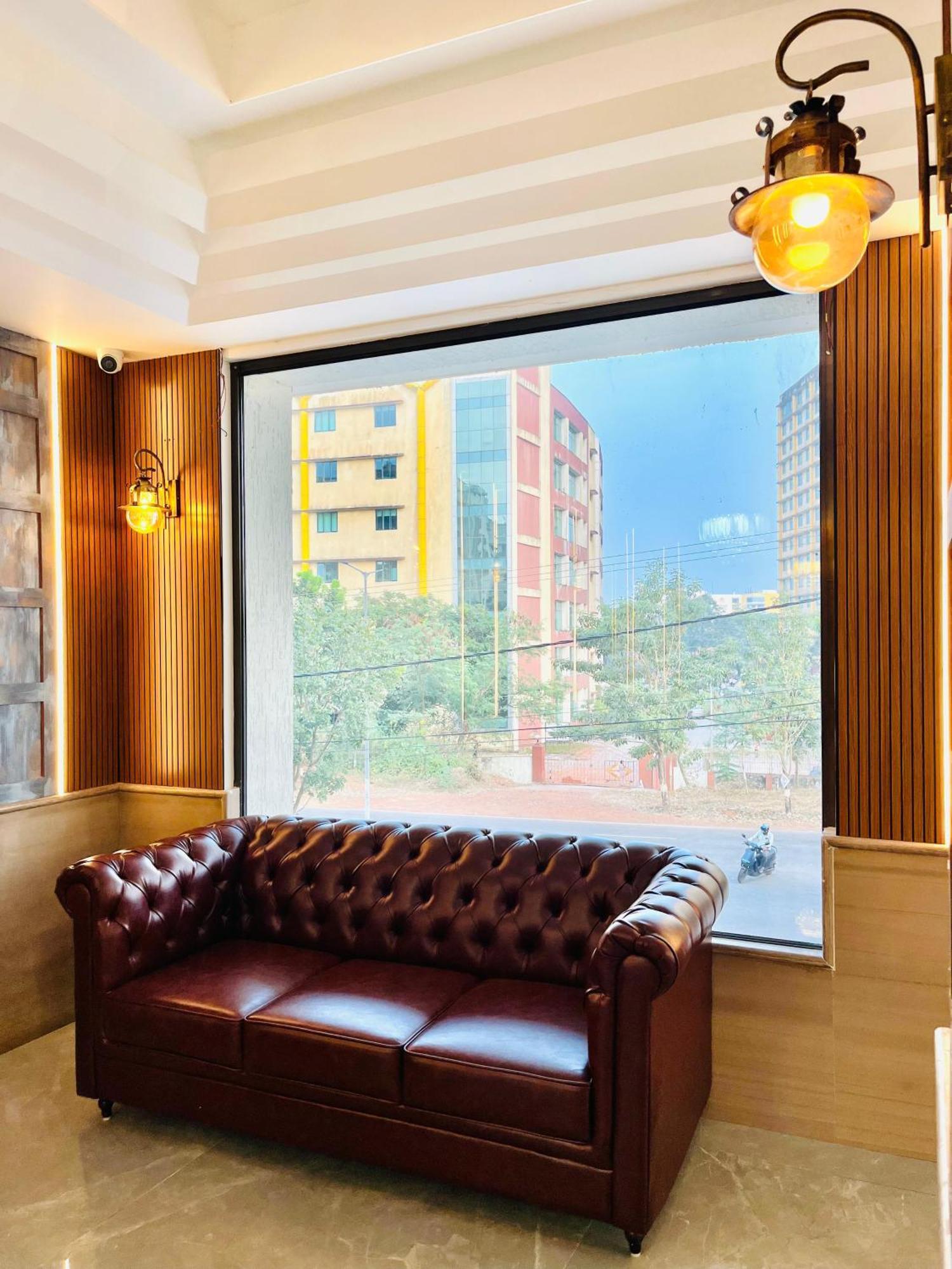 Richmond Inn And Suites Manipal Exterior foto